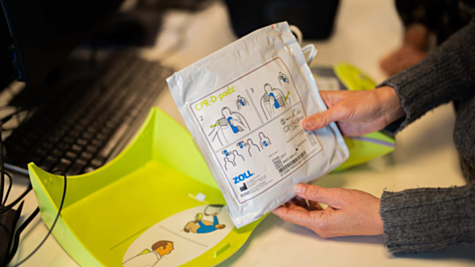 Elektroden und Batterien für ZOLL AEDs austauschen